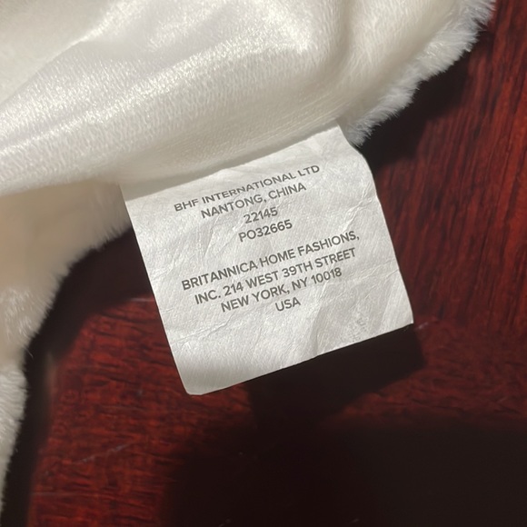 NWT UGG Lita Table Runner 90 x 14 Inches Dining Ivory Fuzzy Decor Piece - Picture 8 of 9